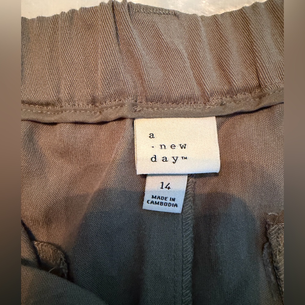a new day Olive Women's Cargo Shorts - Picture 7 of 12